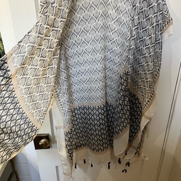 Alchemy Thread Boho Geometric Print Kimono Ruana - OS - Picture 4 of 9